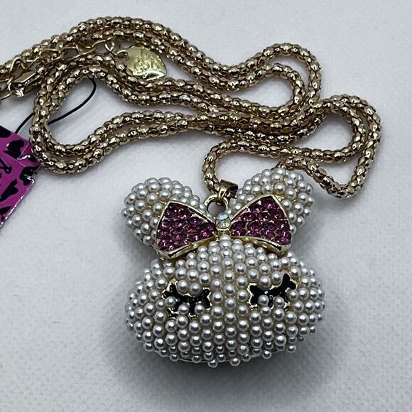 Betsey Johnson Jewelry - NECKLACE! Betsey Johnson Faux Pearl Bunny w/ Rhinestone Bow BNWT
